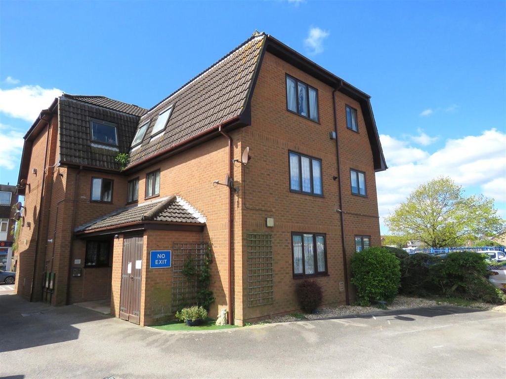 1 bed property to rent in Lymington Road, New Milton BH25, £925 pcm