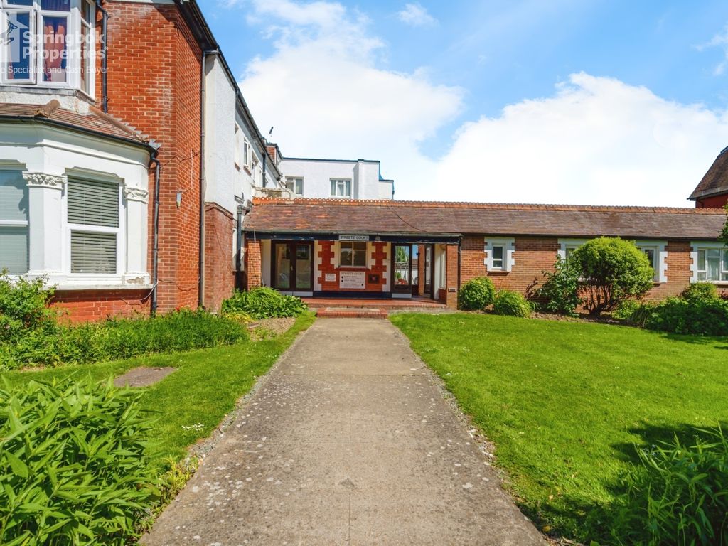 2 bed flat for sale in Streete Court, Victoria Drive, Bognor Regis