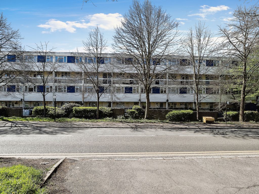 3 bed flat for sale in Chingford Lane, Woodford Green IG8 Zoopla