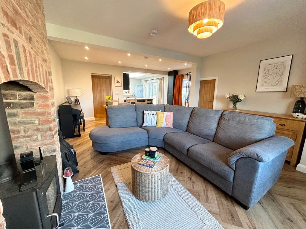 3 bed property to rent in Beeston Pathway, Handbridge, Chester CH4, £