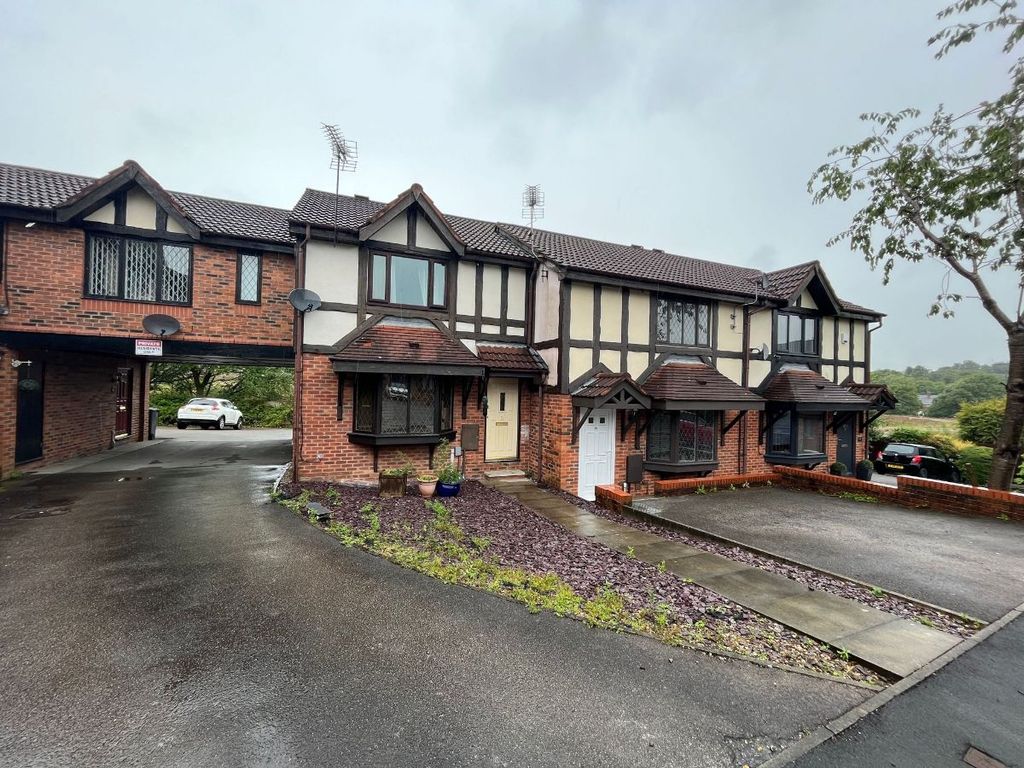 3 bed terraced house to rent in Campbell Court, Blackburn, Lancs. BB1