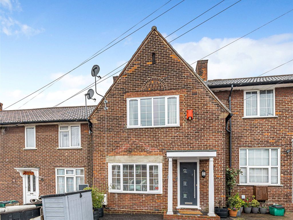 3 bed terraced house for sale in Mells Crescent, London SE9 Zoopla