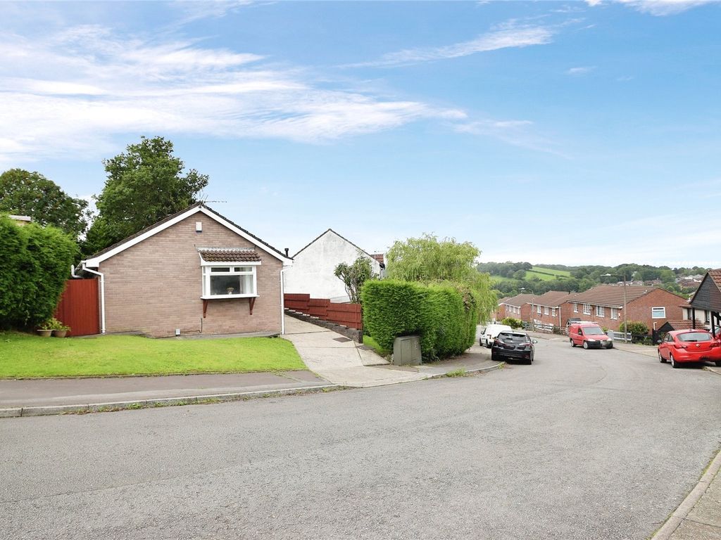 3 bed bungalow for sale in Camrose Drive, Waunarlwydd, Swansea SA5, £