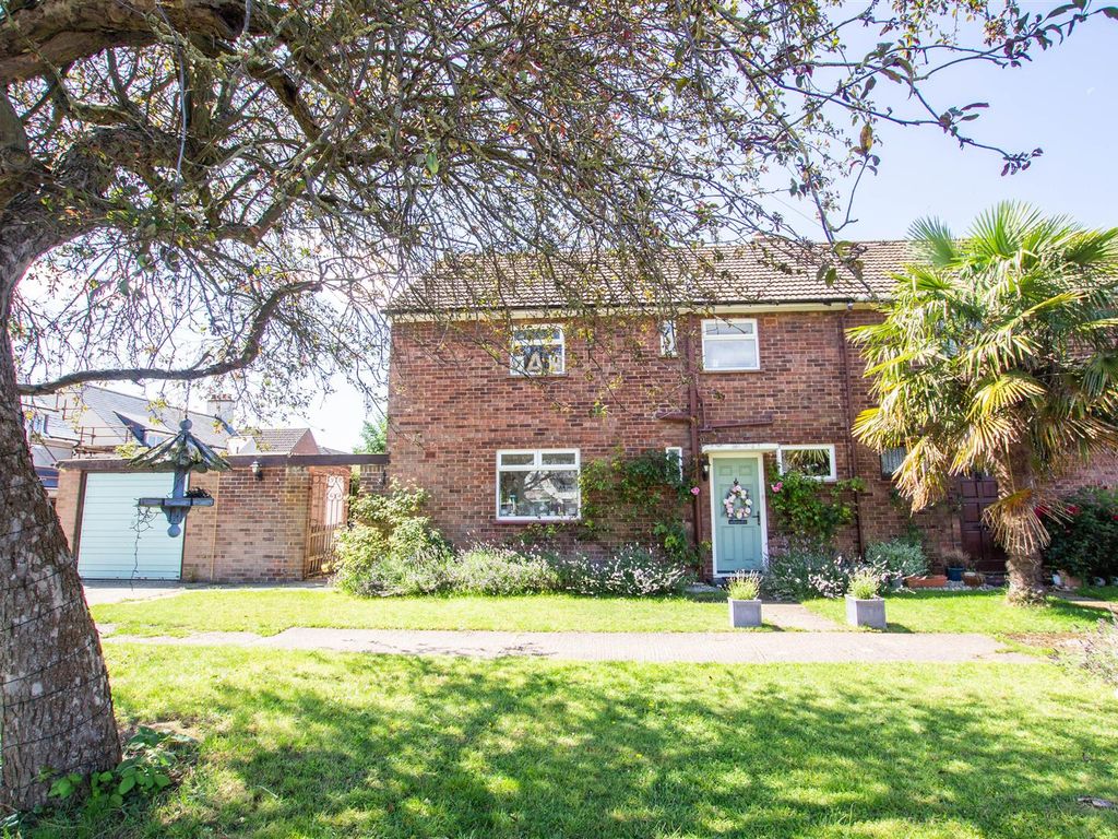 3 bed semidetached house for sale in Woburn Place, Duxford, Cambridge