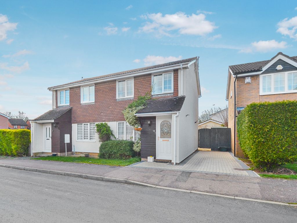 3 bed semidetached house for sale in Hamden Way, Papworth Everard