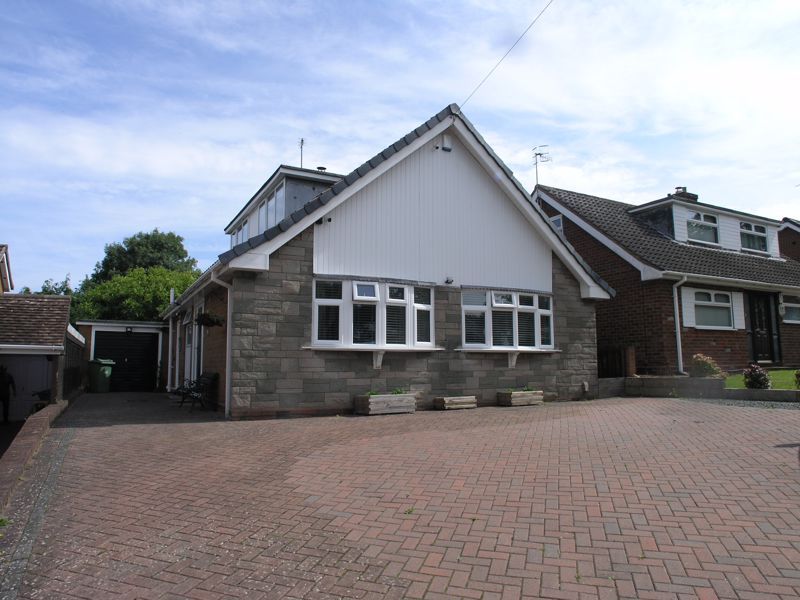 3 bed detached bungalow for sale in Stourbridge, Pedmore, Stevens Road