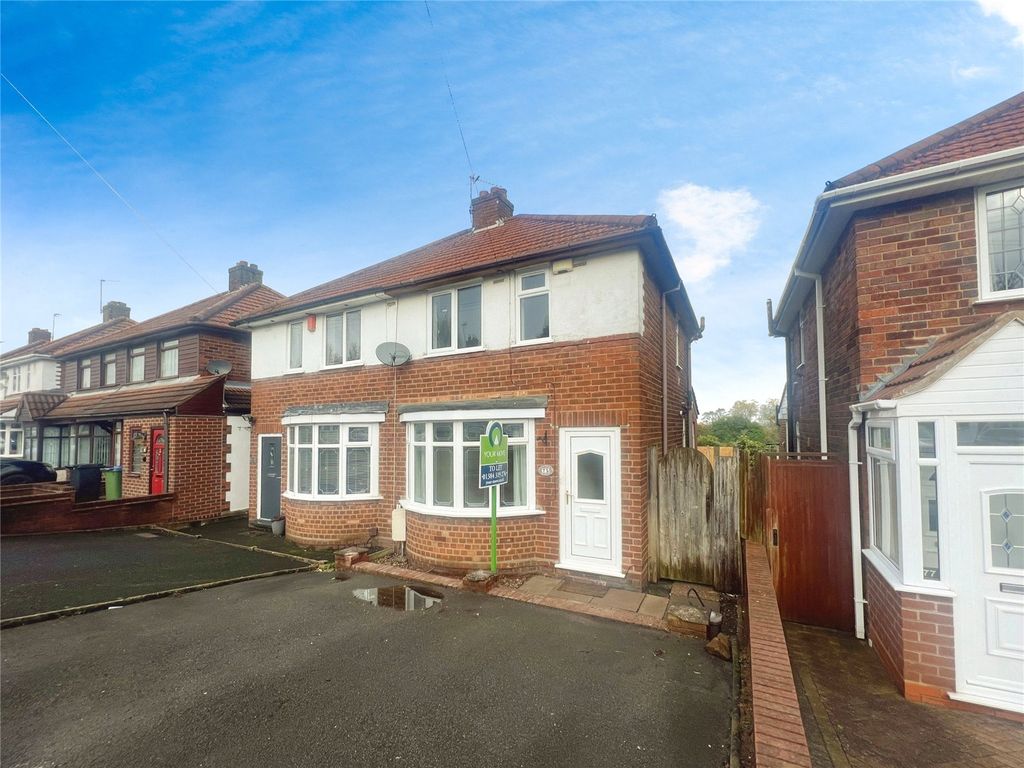 2 bed semidetached house to rent in Birch Crescent, Tividale, Oldbury