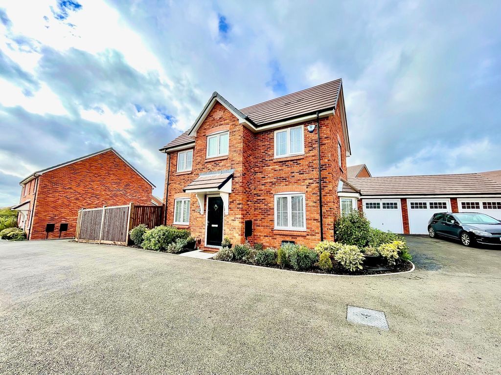 3 bed detached house for sale in Red Marl Way, Warton, Tamworth B79, £