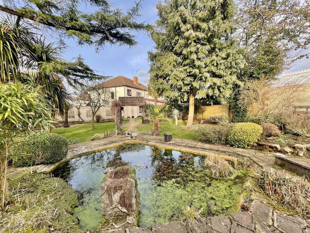 3 bed semidetached house for sale in Fouracre Avenue, Downend, Bristol