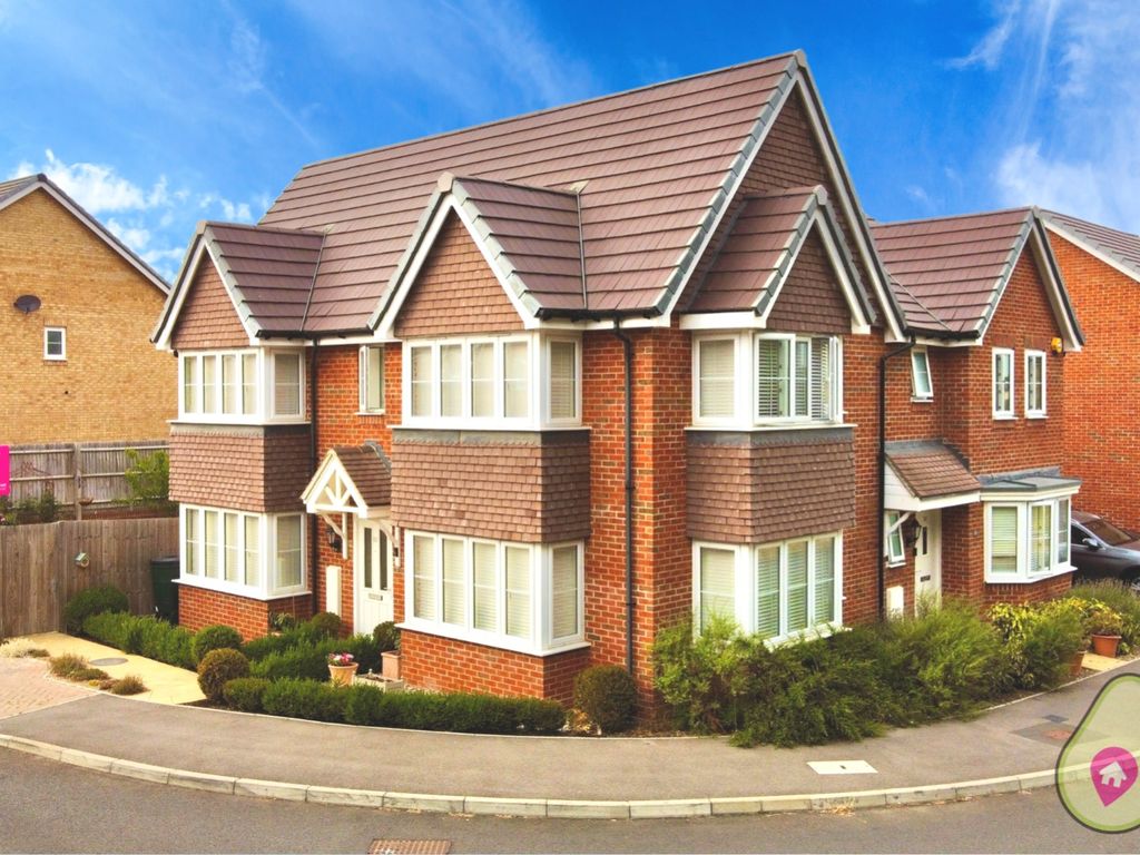 3 bed semidetached house for sale in Lailey Path, Shinfield, Reading