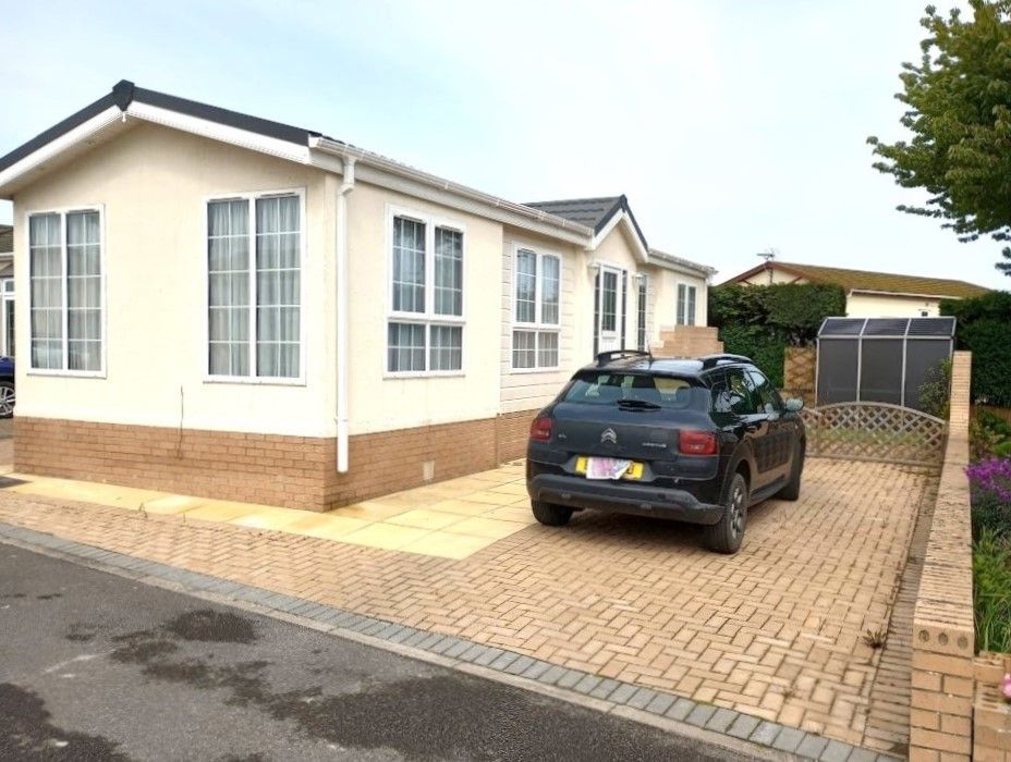 2 bed mobile/park home for sale in Hawthorns Park, Bempton Lane