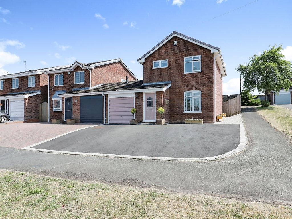 3 bed linkdetached house for sale in Lapwing Close, Kidderminster DY10