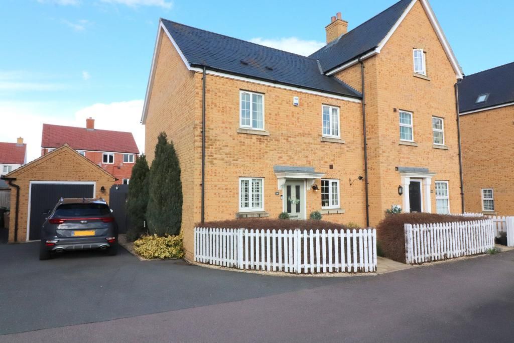 3 bed semidetached house for sale in Ash Tree Covert, Silsoe