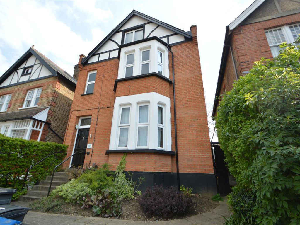 Studio to rent in Cranes Park Avenue, Surbiton KT5, £1,050 pcm Zoopla