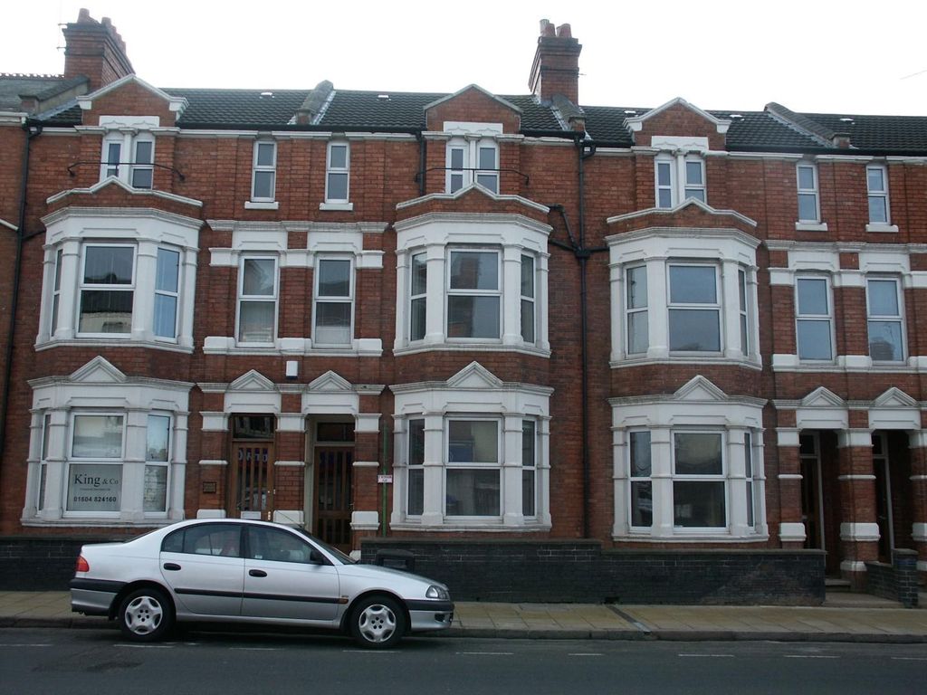 2 bed flat to rent in Wellingborough Road, Abington NN1, £995 pcm Zoopla