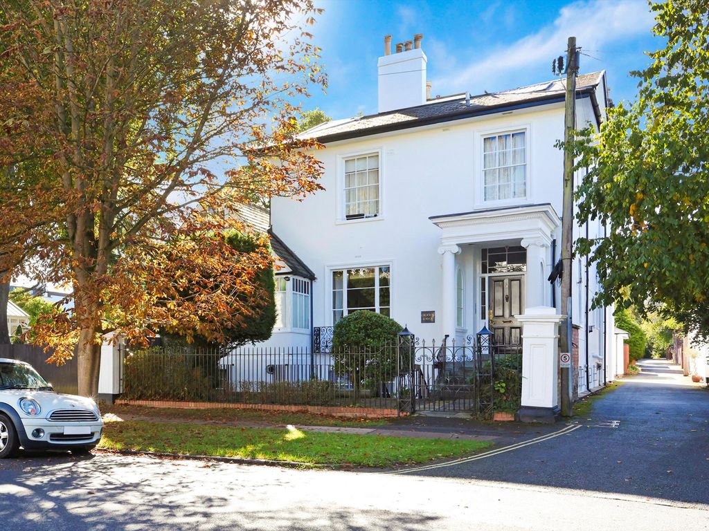 3 bed flat for sale in Grafton Road, Cheltenham, Gloucestershire GL50