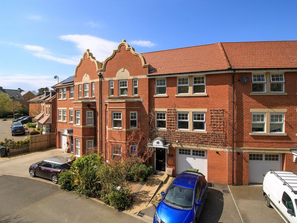 4 bed terraced house for sale in Buckle Gardens, Hellingly, Hailsham