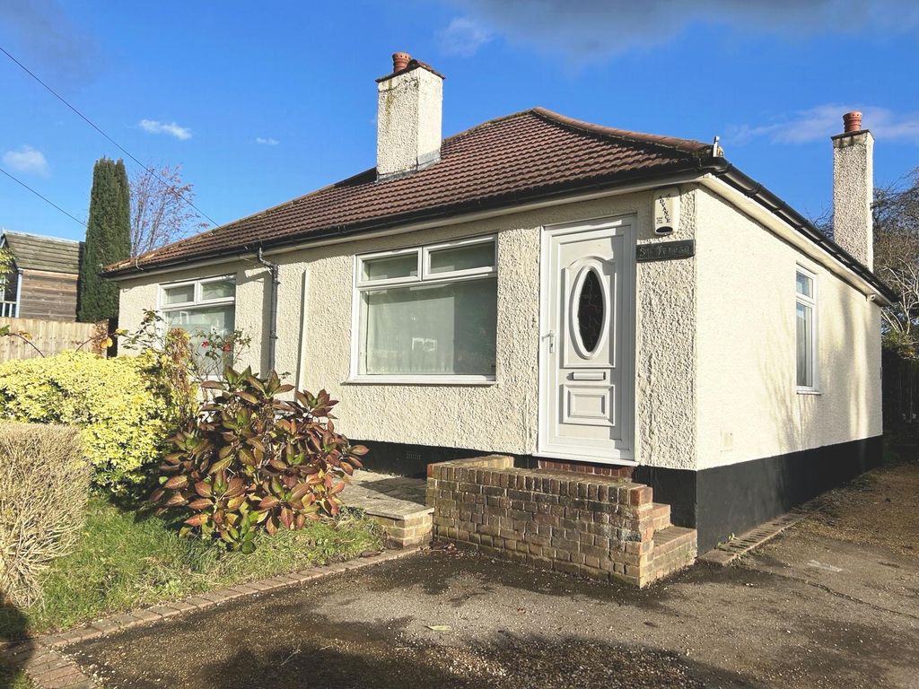 2 bed bungalow to rent in Cherry Orchard Close, St Pauls Cray BR5, £