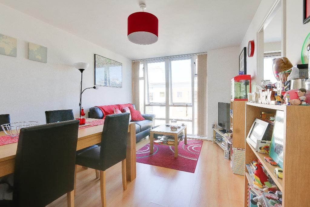 1 bed flat to rent in Felixstowe Court, London, London E16 Zoopla