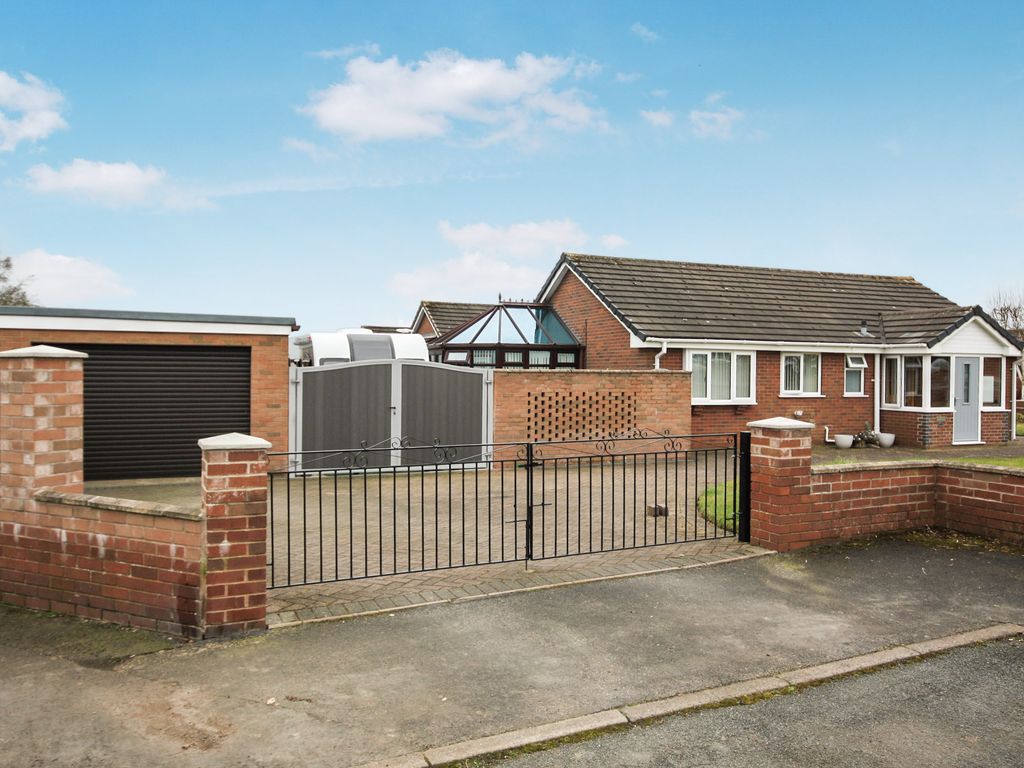 3 bed detached bungalow for sale in Laurel Drive, Harriseahead, Stoke