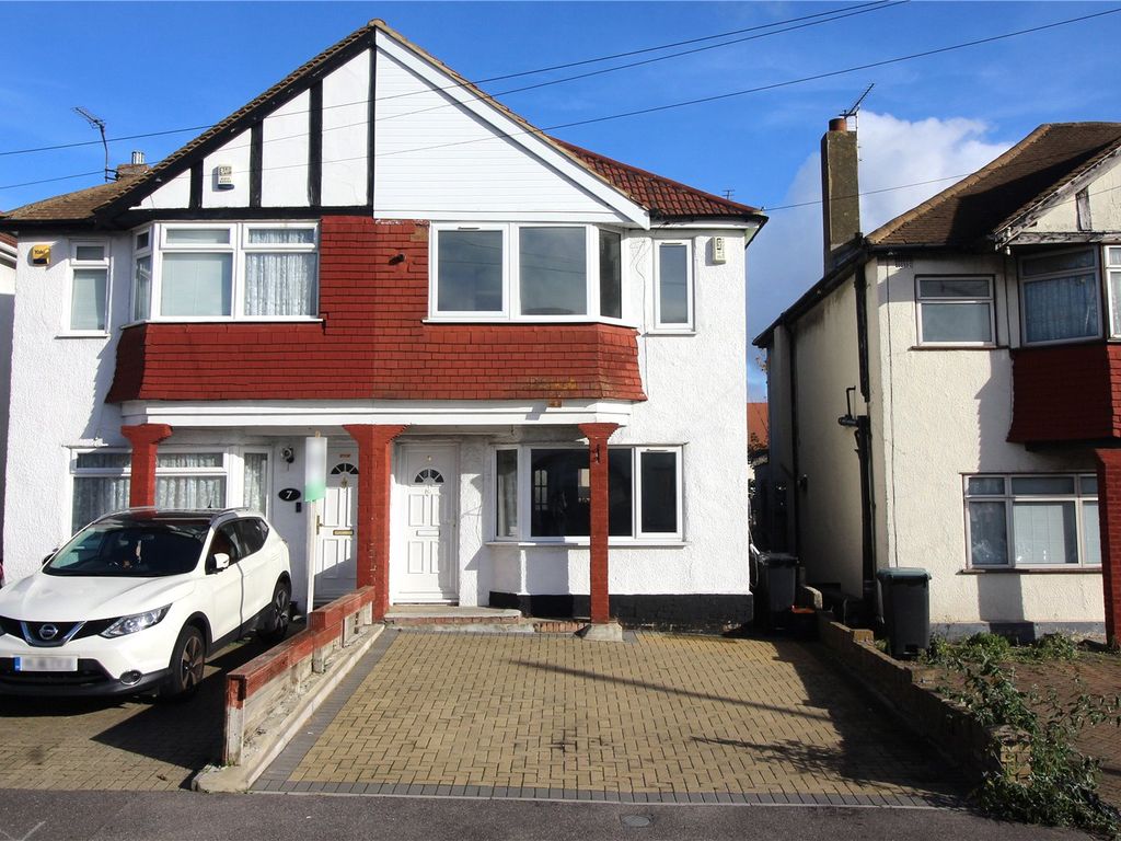 3 bed semidetached house to rent in Marina Drive, Northfleet