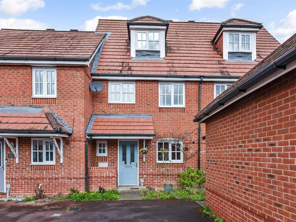 3 bed town house for sale in Bluebell Close, Andover SP10, £310,000