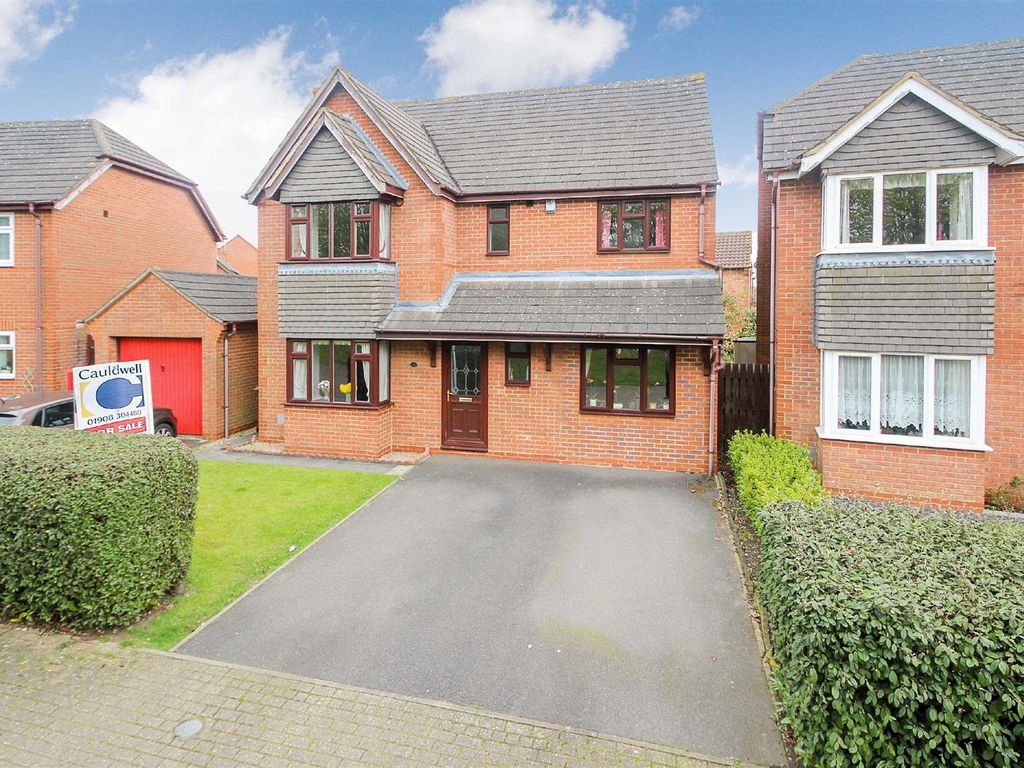 4 bed detached house for sale in Bickleigh Crescent, Furzton, Milton