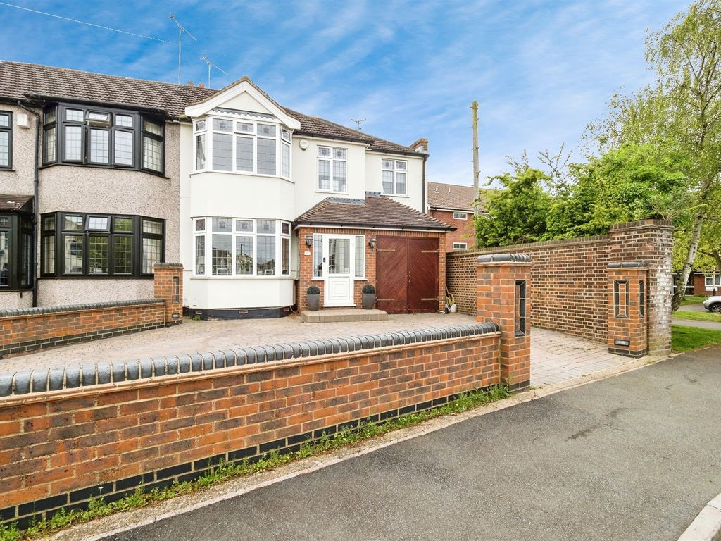 5 bed semidetached house for sale in Amery Gardens, Gidea Park