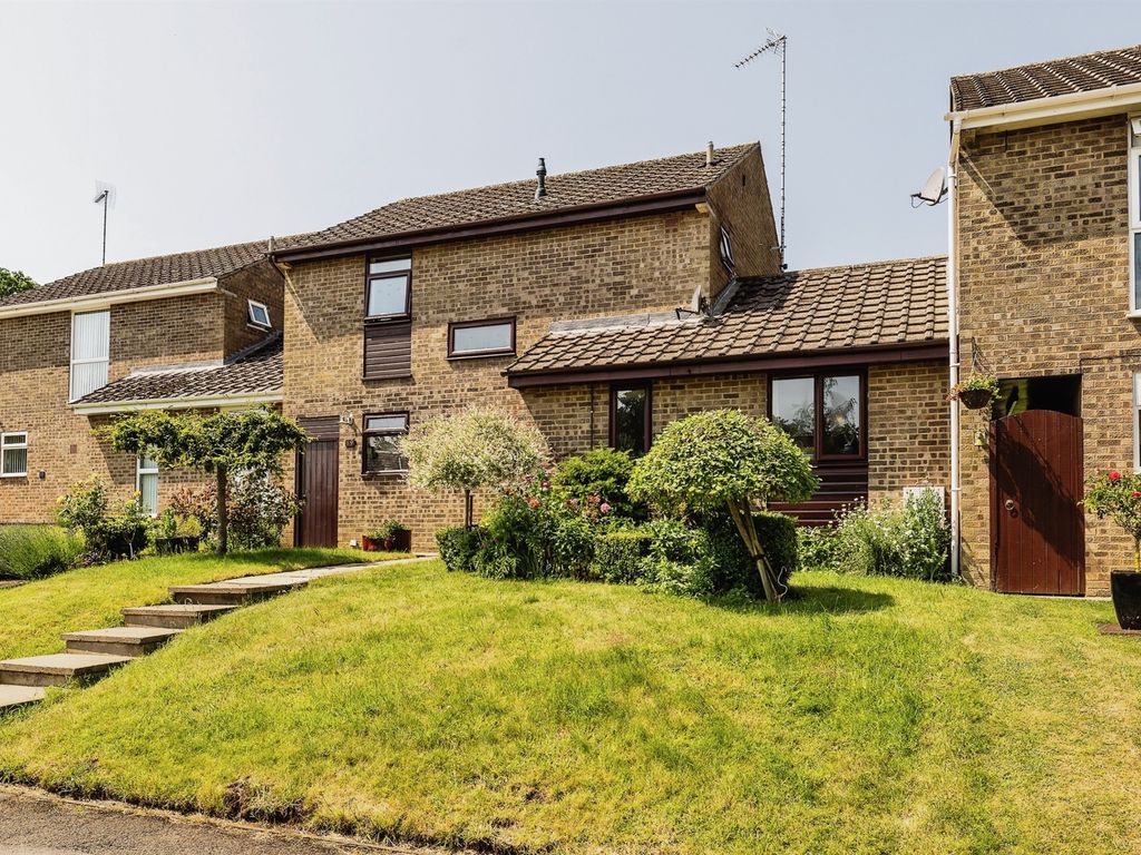 3 bed linkdetached house for sale in Valley Road, Finmere, Buckingham