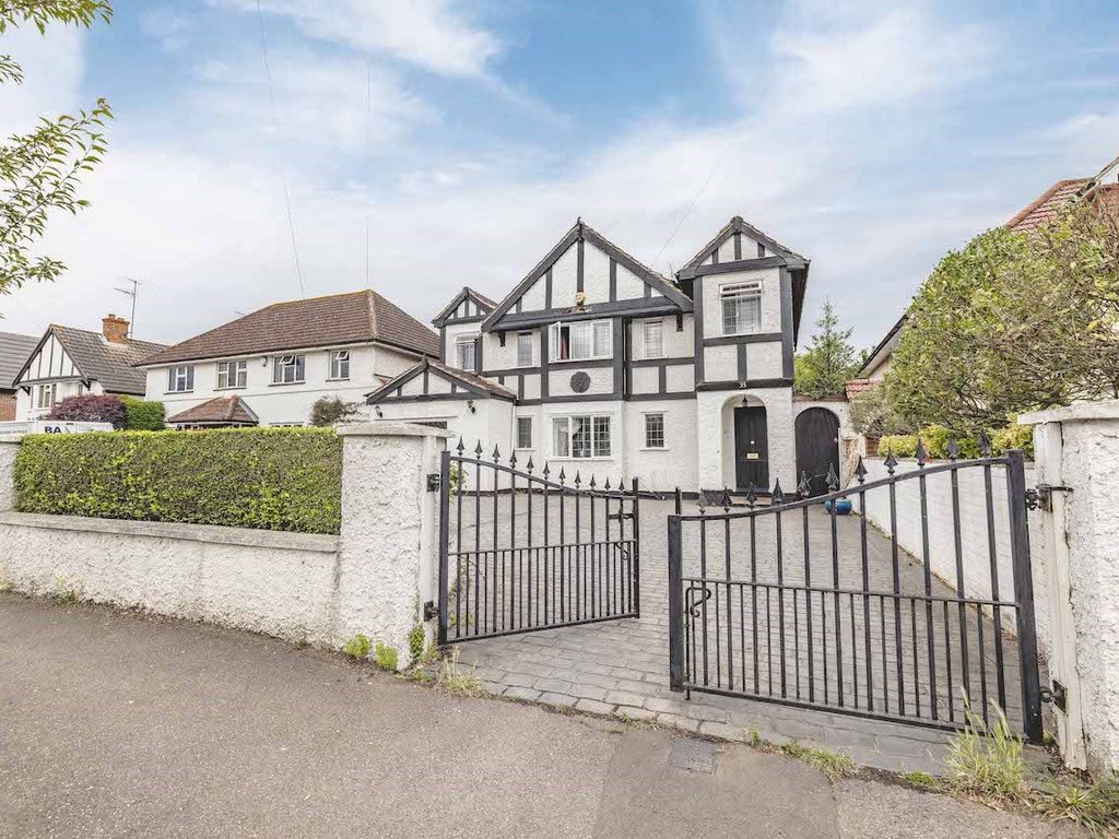 Wellesley Avenue, Richings Park SL0  