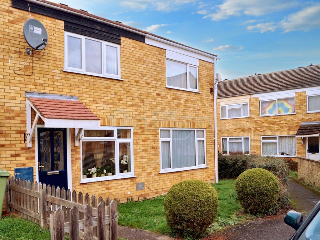 2 bed end terrace house for sale in Golden Drive, Eaglestone, Milton