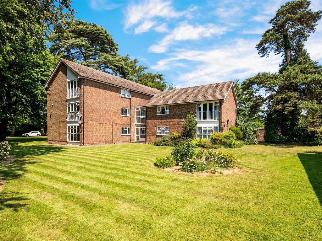 2 bed flat for sale in Courtlands Crescent, Banstead SM7, £325,000 Zoopla