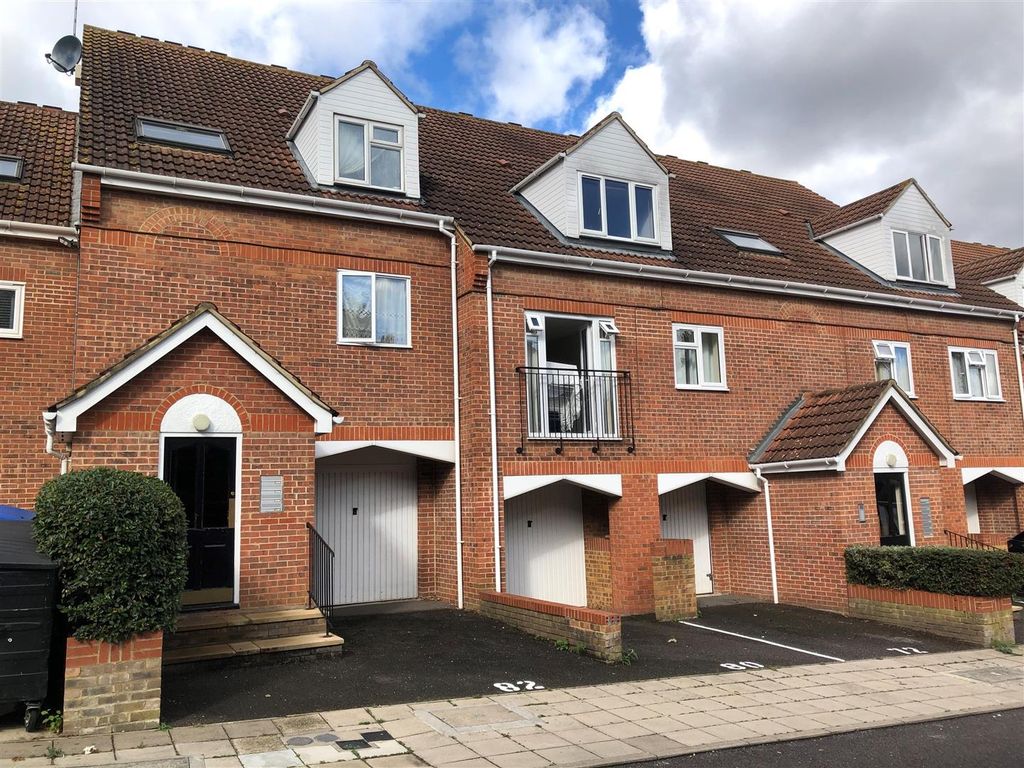 2 bed flat to rent in Tynemouth Road, London SE18, £1,525 pcm Zoopla