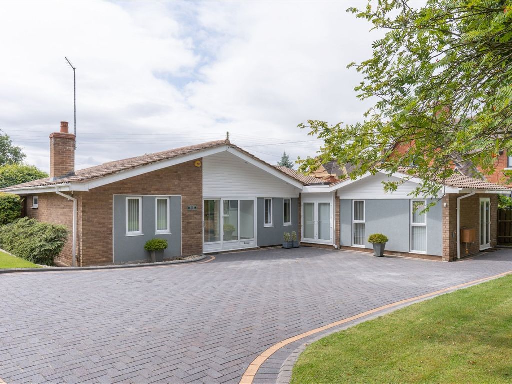 4 bed bungalow for sale in School Lane, Alvechurch B48, £745,000 Zoopla