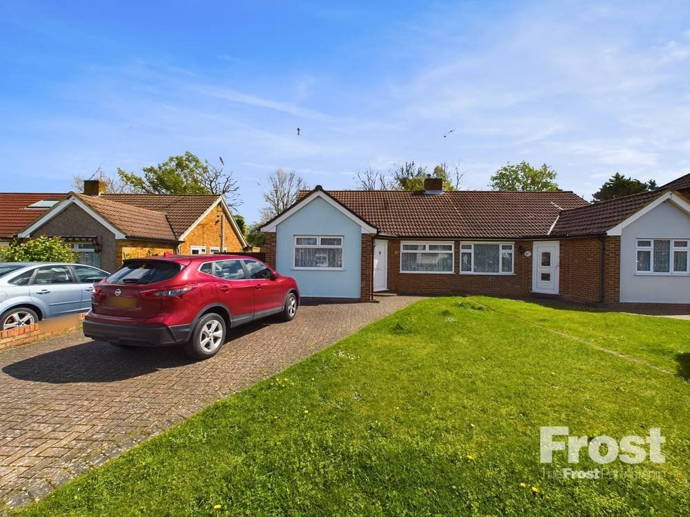 2 bed bungalow for sale in Oak Way, Feltham TW14, £525,000 Zoopla