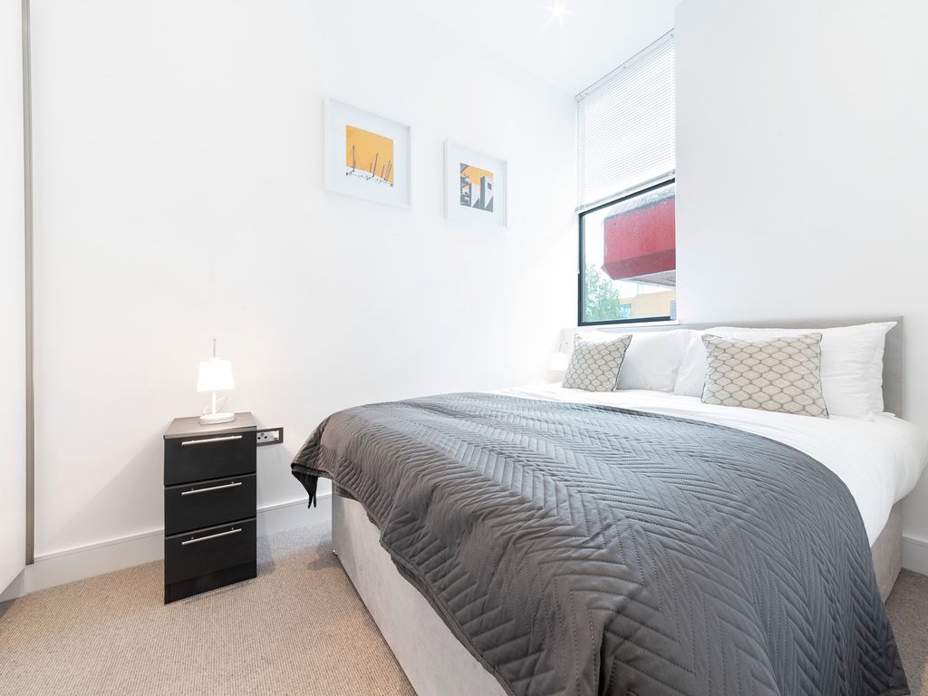 1 bed flat to rent in Atria House, 219 Bath Road, Slough, London SL1, £