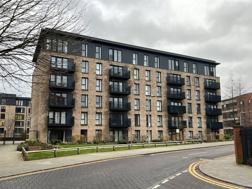 2 bed flat for sale in Bell Barn Road, Edgbaston, Birmingham B15, £