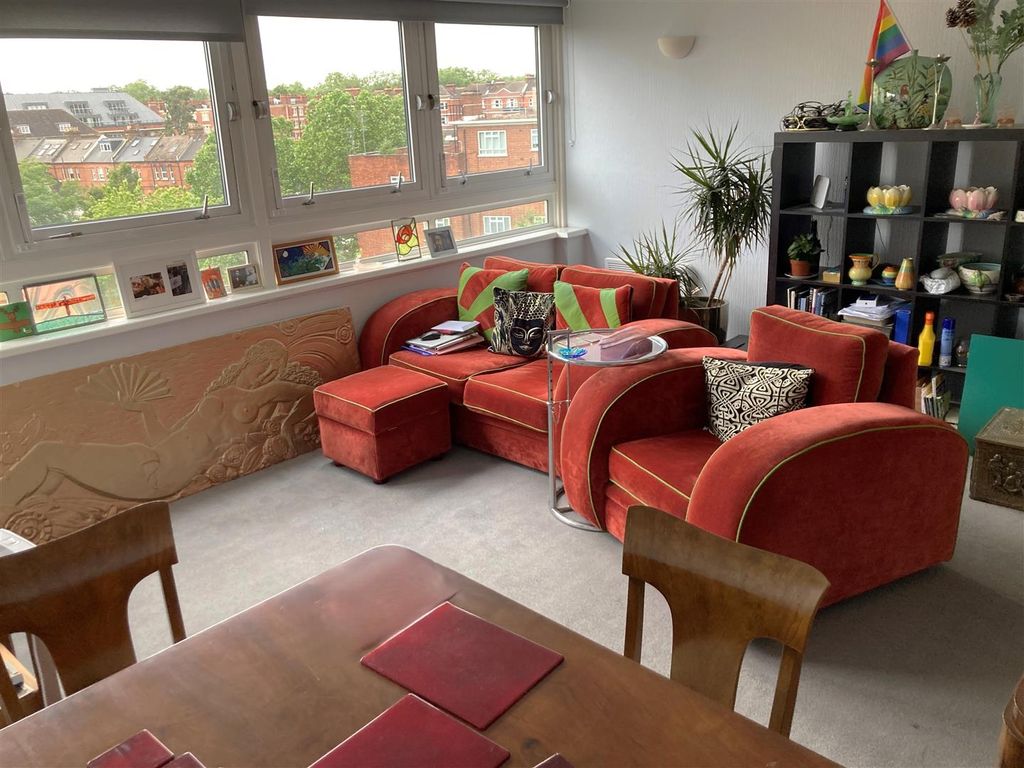 3 bed flat to rent in Battersea Park Road, London SW11, £2,500 pcm Zoopla