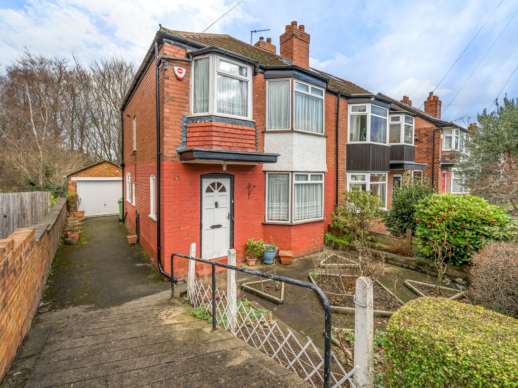 3 bed semidetached house for sale in Gledhow Park Grove, Chapel
