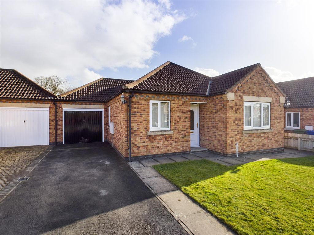 3 bed semidetached bungalow for sale in Copse Mead, Driffield YO25