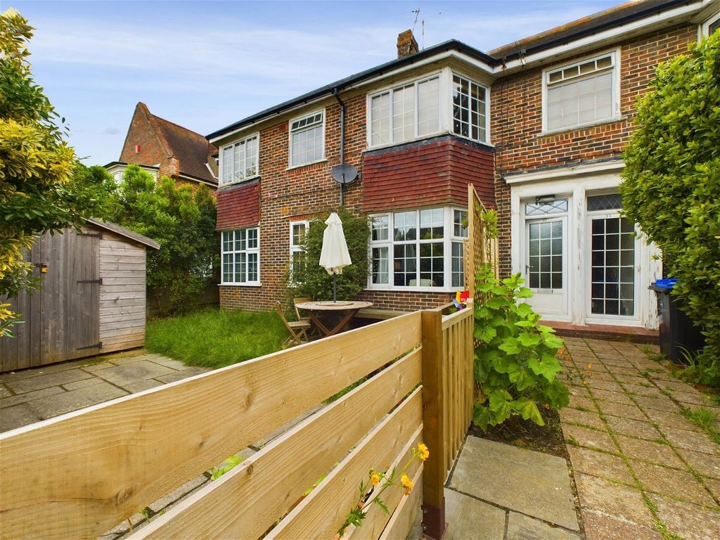 3 bed flat for sale in Boundary Road, Worthing BN11, £350,000 Zoopla