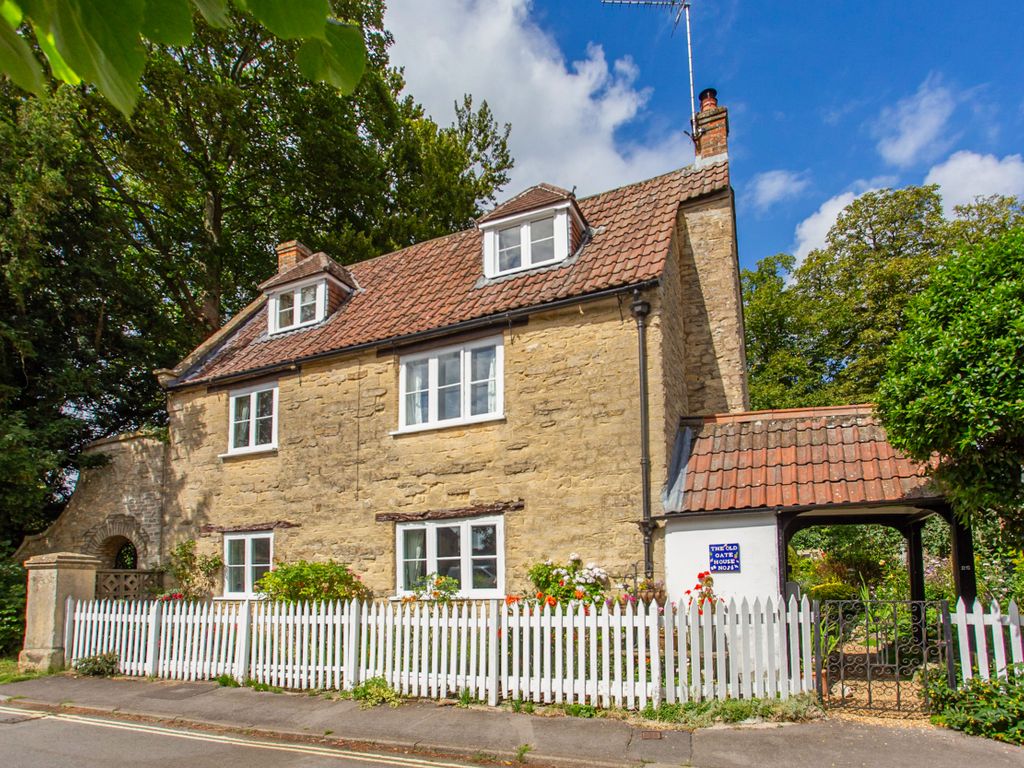 3 bed detached house for sale in Castle Street, Calne SN11, £550,000 Zoopla
