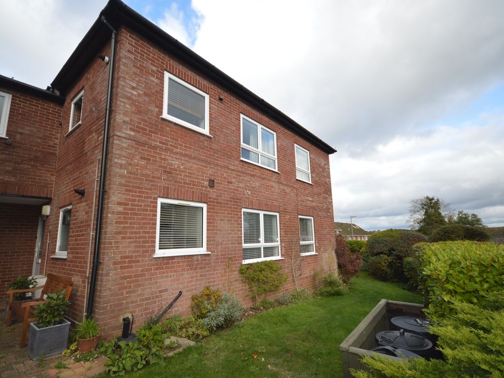 2 bed flat to rent in Silvretta Court, New Street, Lymington, Hampshire