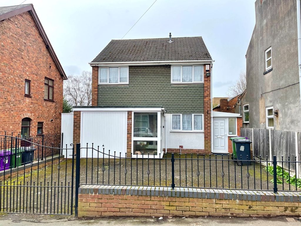 4 bed detached house for sale in Victoria Road, Wednesfield