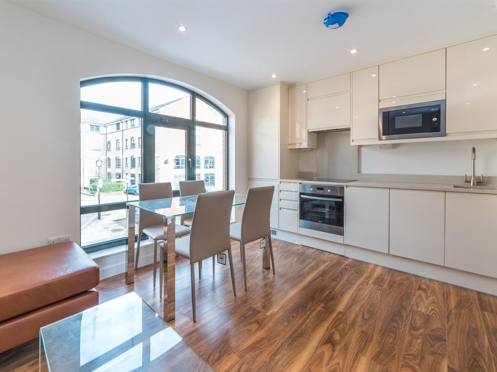 1 bed flat to rent in Clifton Court, Corner Hall, Hemel Hempstead HP3