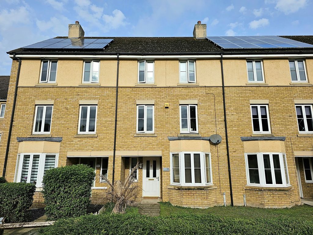 3 bed town house for sale in North Lodge Drive, Papworth Everard