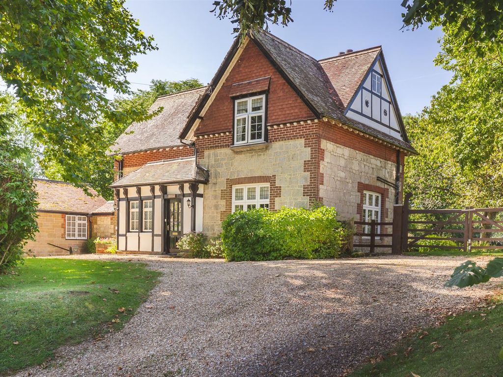 4 bed detached house for sale in Main Road, Alverstone, Sandown PO36, £