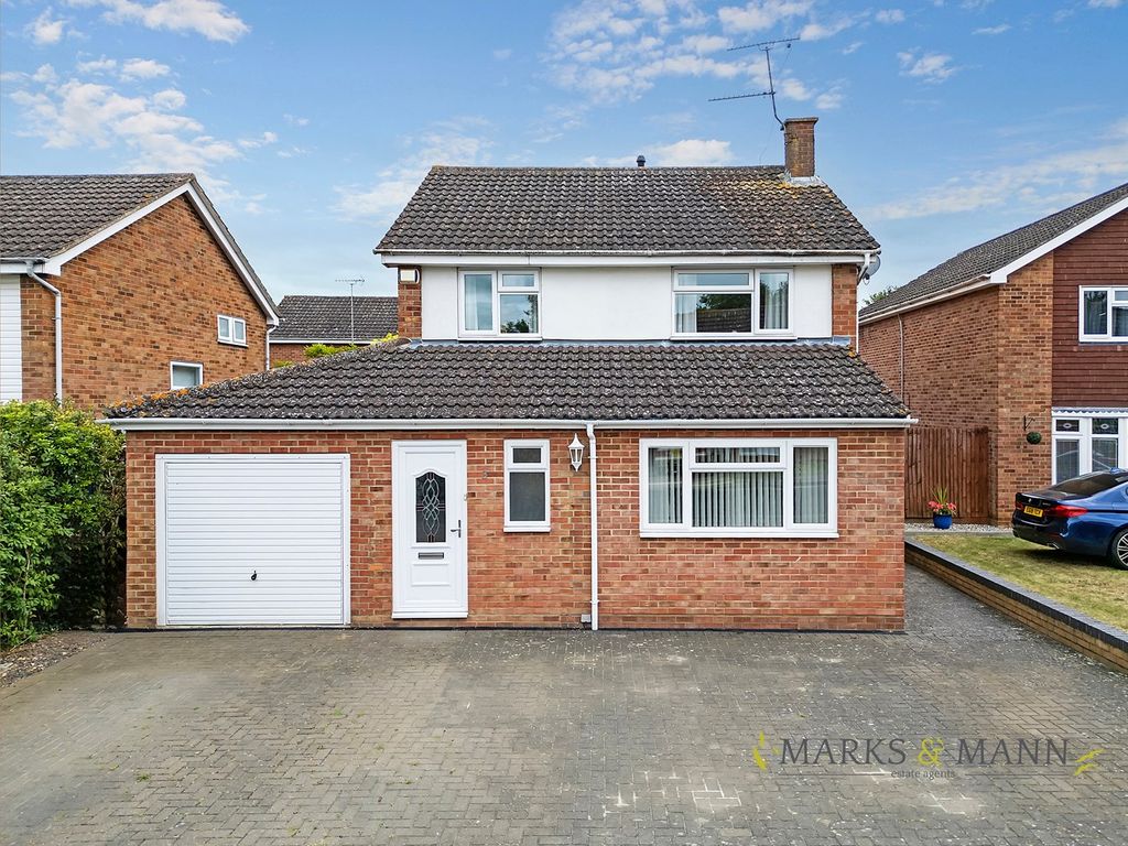 4 bed detached house for sale in Pondholton Drive, Witham CM8, £450,000