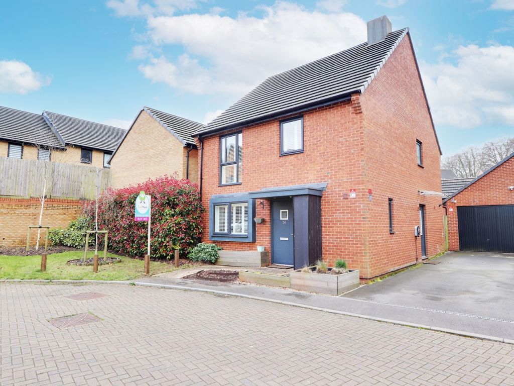 4 bed detached house for sale in Fairway Road, Basingstoke, Hampshire RG24, £510,000 Zoopla