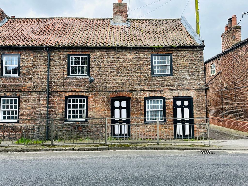 2 bed terraced house for sale in High Street, Rawcliffe, Goole DN14, £